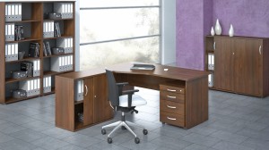 Zestaw mebli biurowych w klasycznej odsłonie